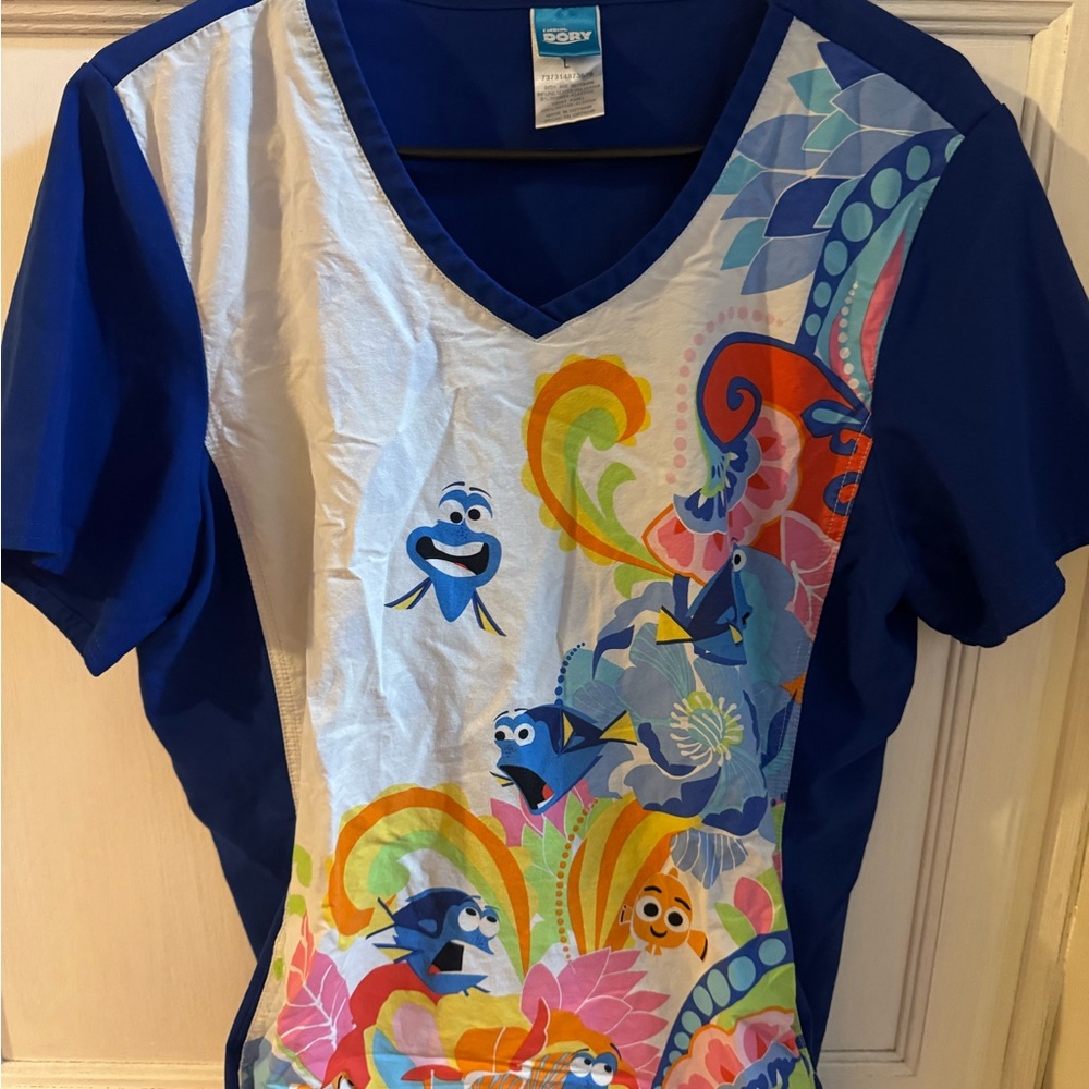 Disney Finding Dory Women’s Scrub Top Size Large